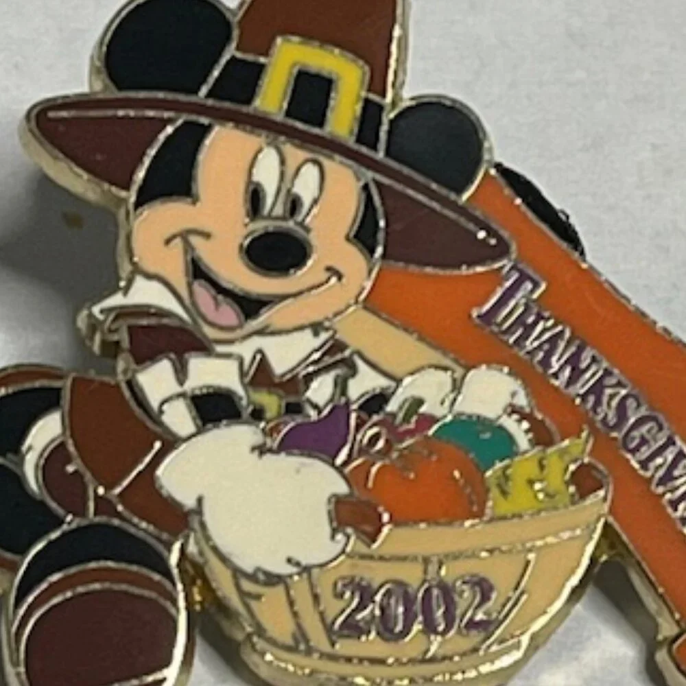 Disney Pilgrim Mickey Mouse Thanksgiving 2002 Lapel Hat Vest Pin 1.25